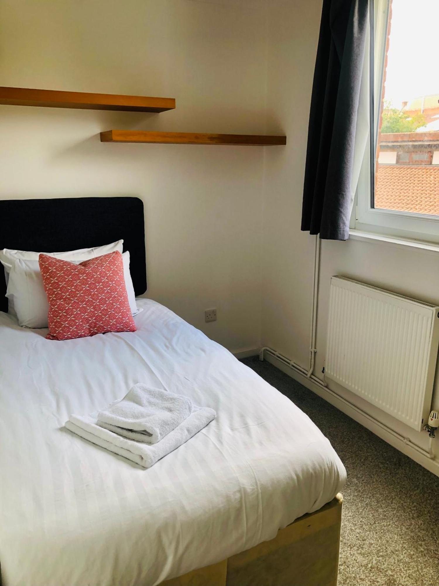 Apartment Spacious 4 Bedroom 20 Min To *