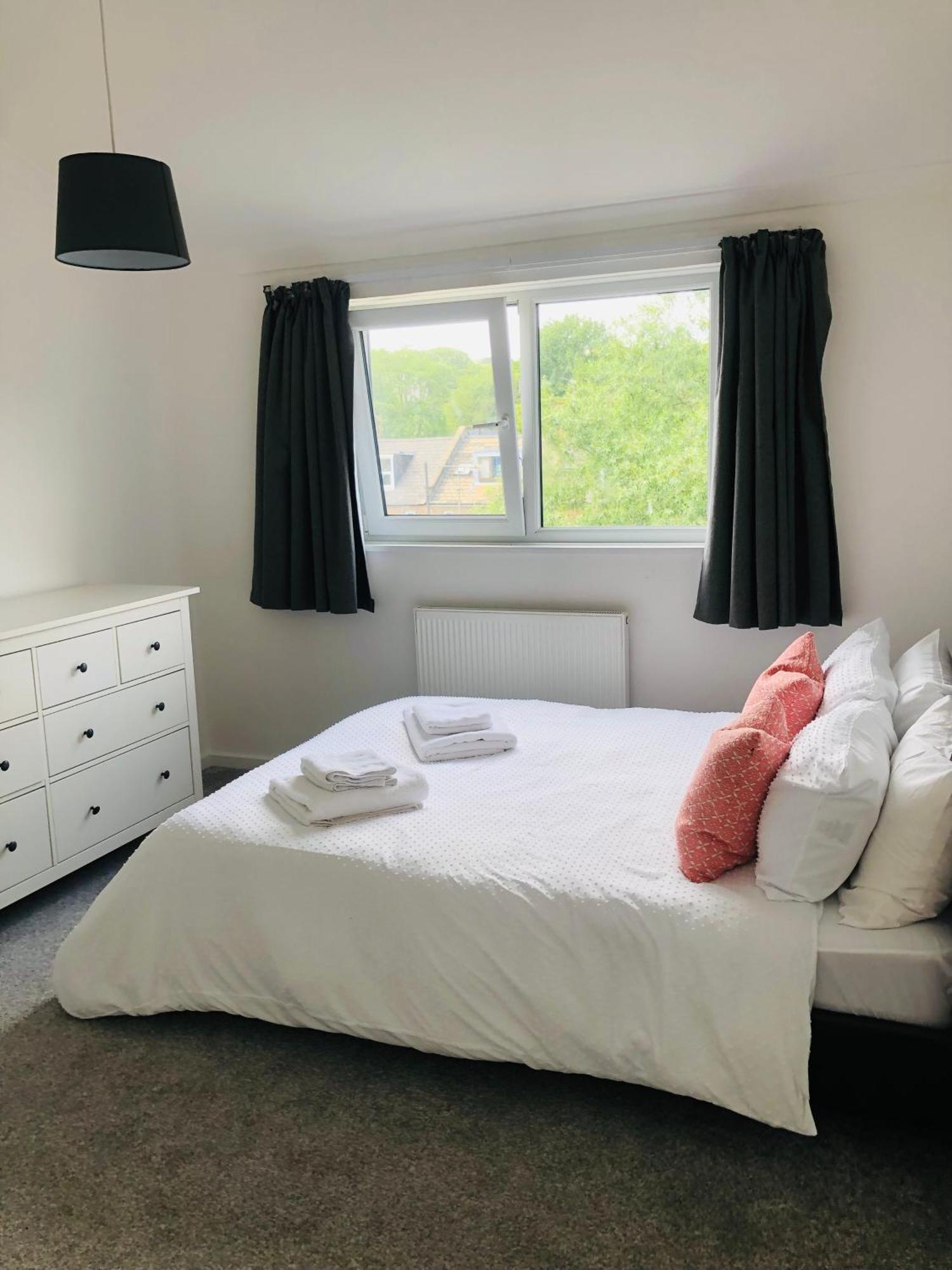 Spacious 4 Bedroom 20 Min To Apartment