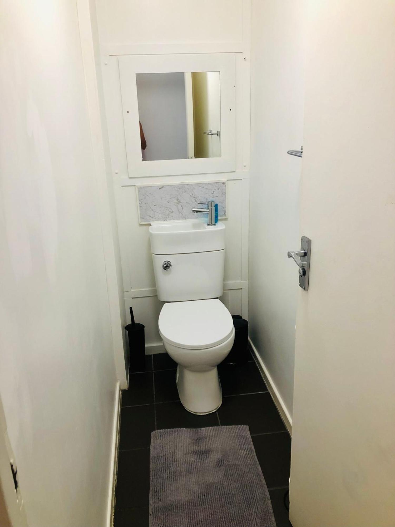 Apartment Spacious 4 Bedroom 20 Min To London
